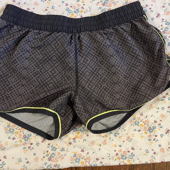 Under Armour Women's Black and Gray Shorts - Picture 1 of 4